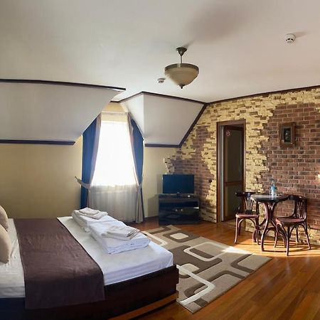 Старий Янів Hotel Ivano-Frankovo Екстериор снимка