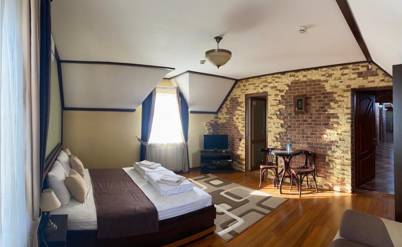 Старий Янів Hotel Ivano-Frankovo Екстериор снимка