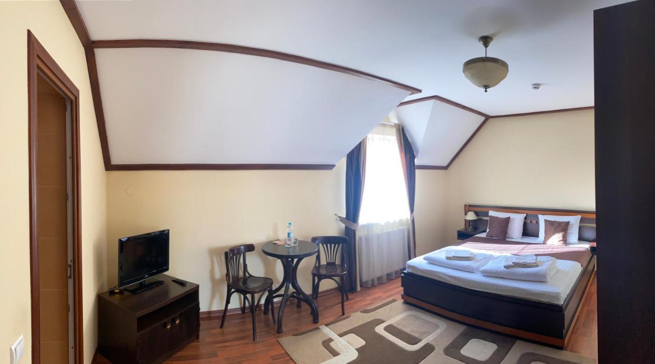 Старий Янів Hotel Ivano-Frankovo Екстериор снимка
