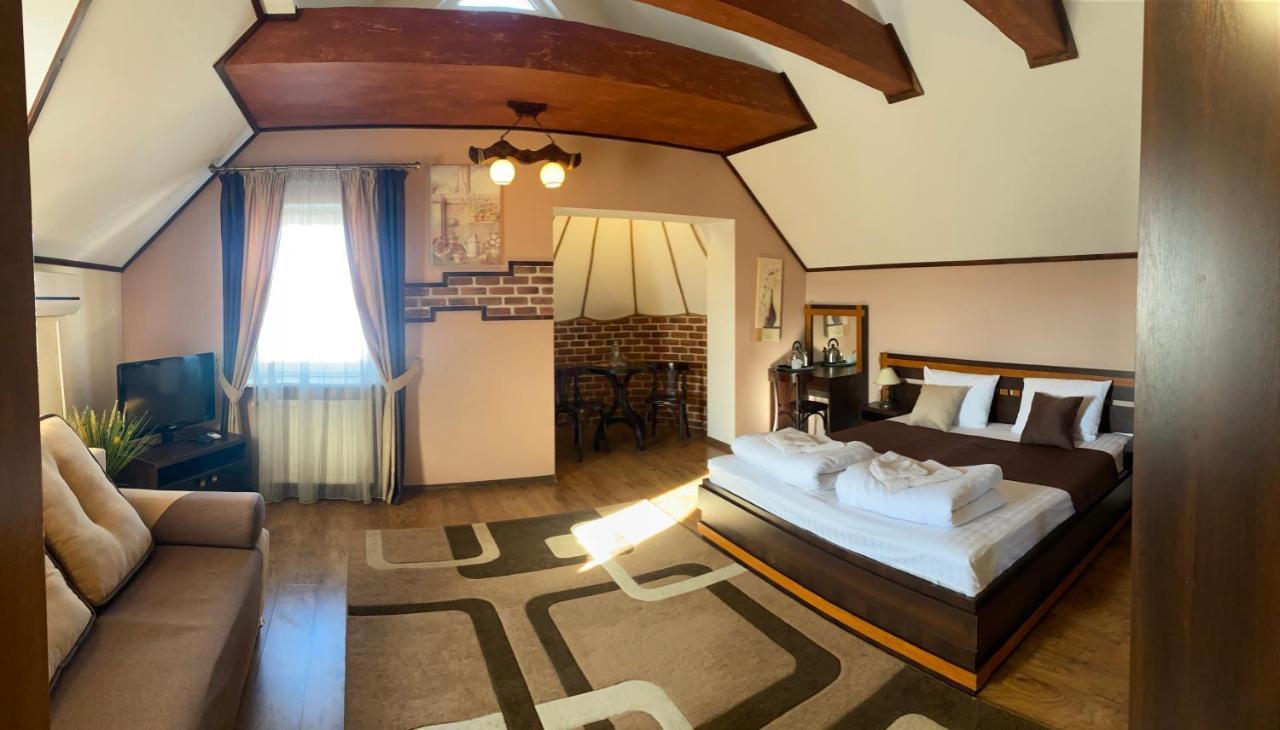 Старий Янів Hotel Ivano-Frankovo Екстериор снимка