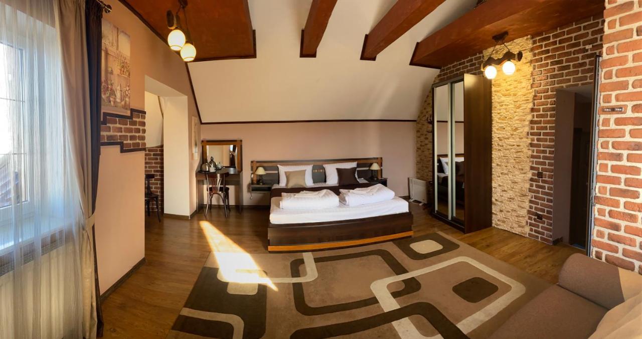 Старий Янів Hotel Ivano-Frankovo Екстериор снимка