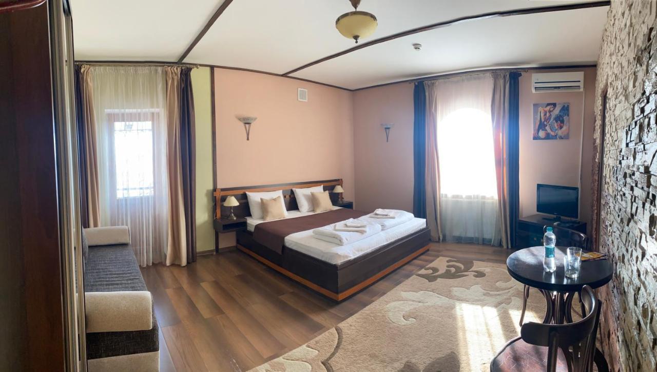 Старий Янів Hotel Ivano-Frankovo Екстериор снимка